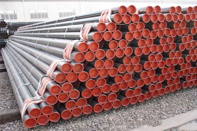 磁粉檢測是利用缺陷處漏磁而吸附磁粉，形成磁痕，來提供缺陷顯示，可檢測表面與次表面缺陷