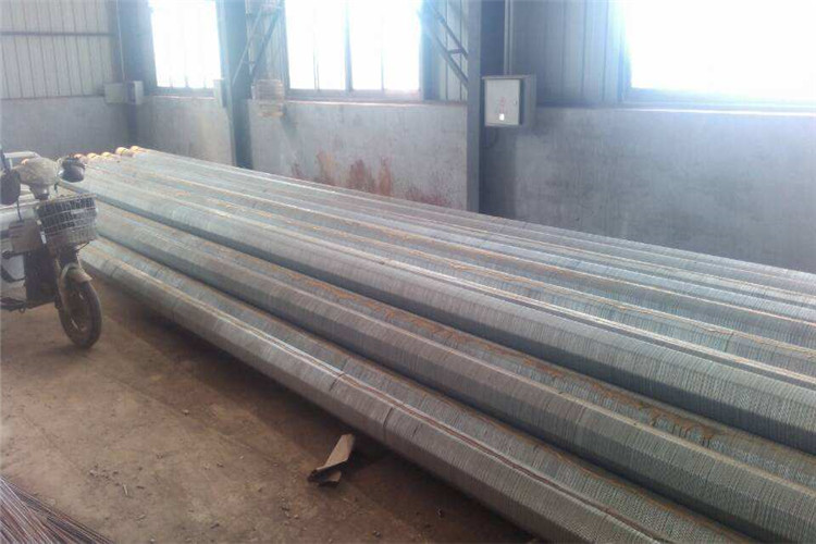 防砂篩管是安裝于油井、水井、地熱井等無縫或焊接鋼制井管下端，用以將所開采的液體與地層中的砂石分離的一種特殊管型